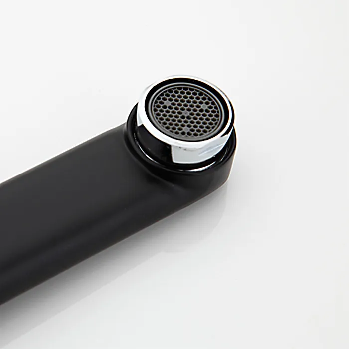 Однорычажный смеситель для ванны с душевой лейкой и длинным поворотным изливом 35 см Gappo G2250 черный